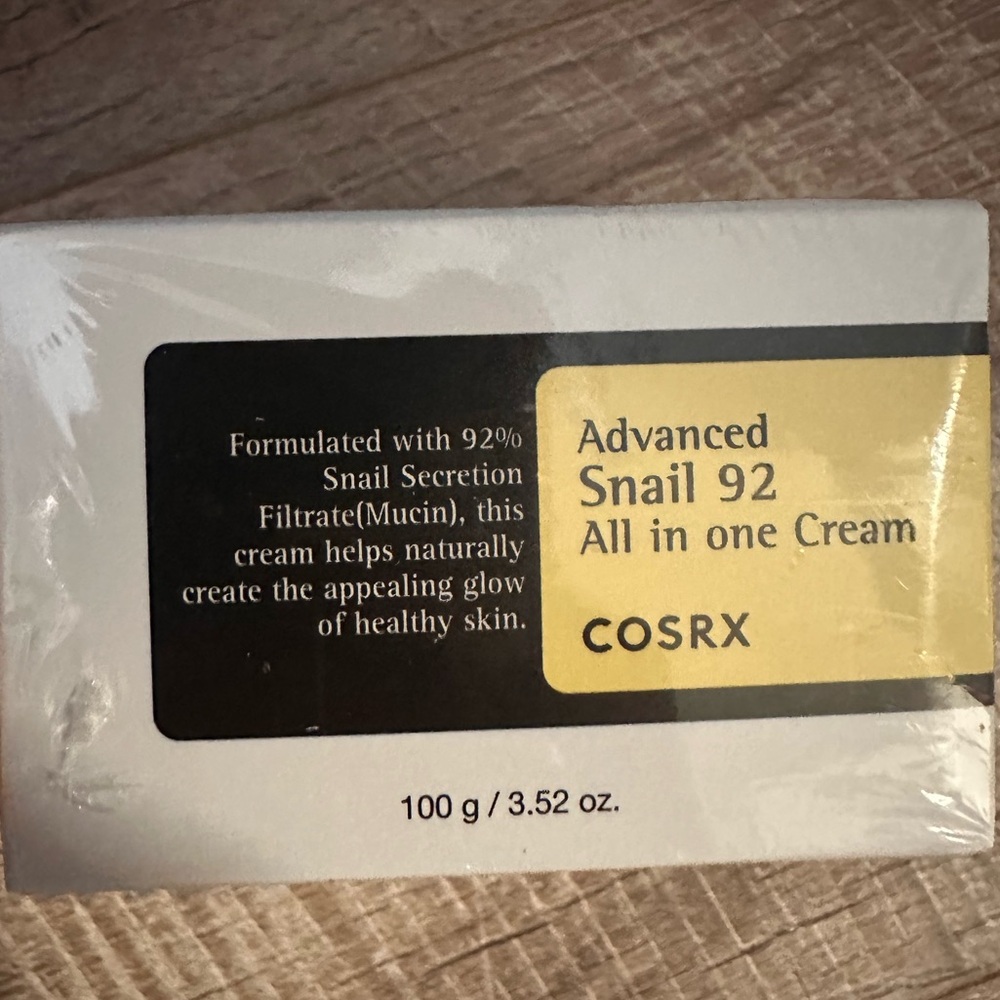 COSRX Snail 92 All-in-One Cream - White and Black